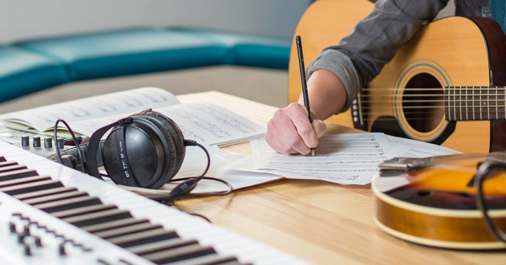 Escritores y compositores generan £810.8 en regalías y baten record