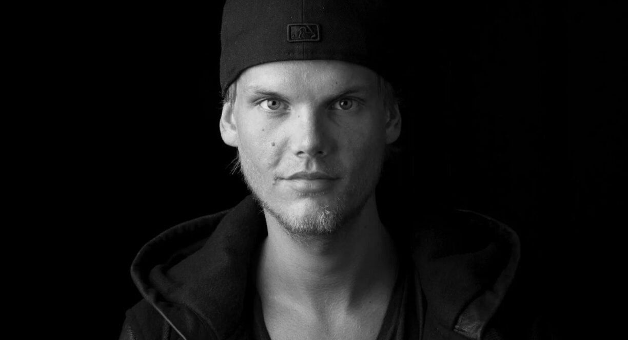 A Chester Bennington y Avicii les habrían arrebatado sus vidas según informes