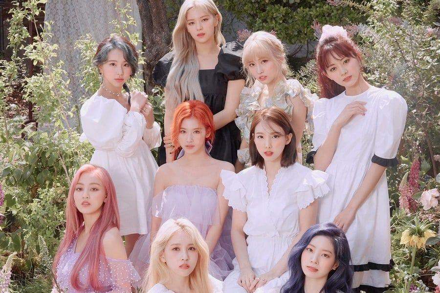 TWICE se eleva a la cima de las principales listas con "MORE & MORE"