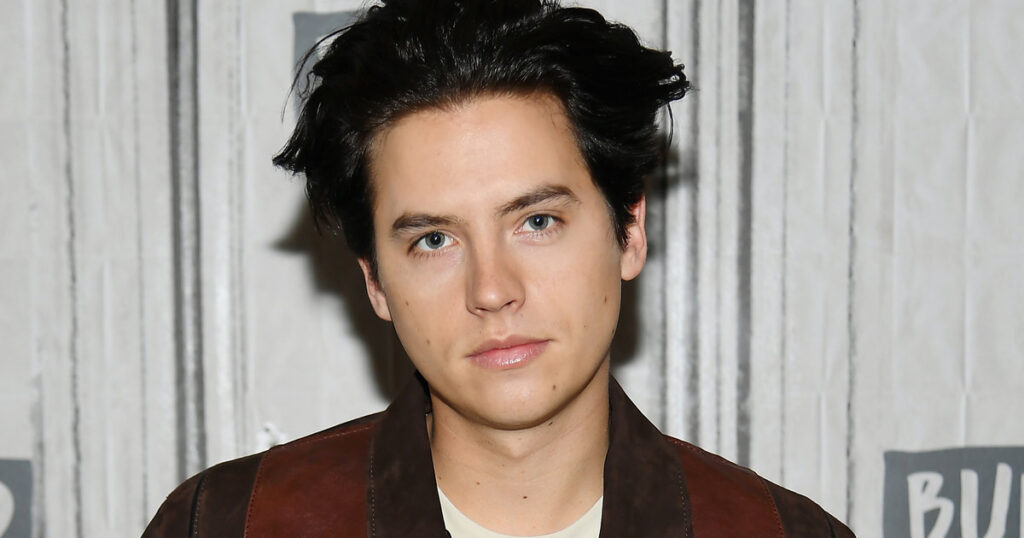Cole Sprouse de Zac y Cody fue arrestado por protestar en Santa Monica