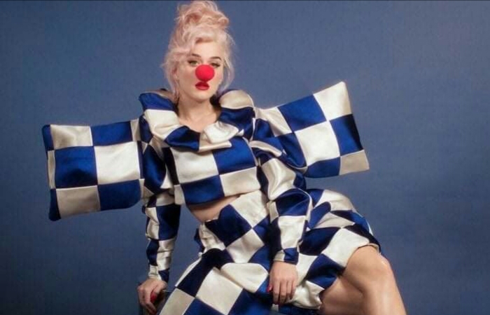 Fan de Lady Gaga recrea la portada del nuevo álbum de Katy Perry y usuarios piden que sea la portada oficial