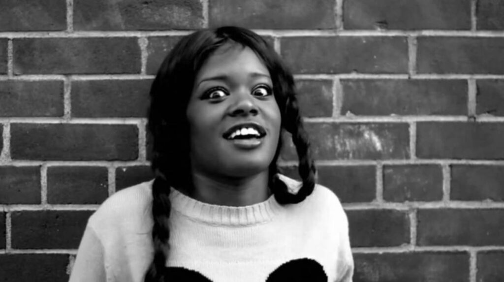 Azealia Banks le pide a sus fans que no compren ni den stream a su álbum debut "Broke With Expensive Taste"