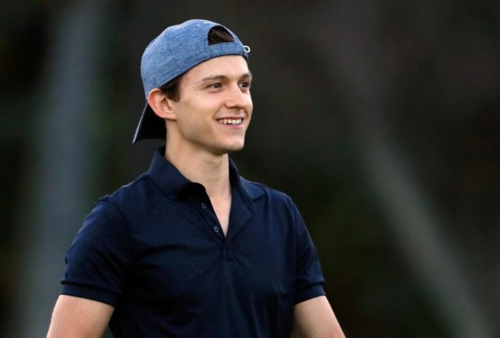 Tom Holland enciende las redes con una foto nueva de sus abdominales