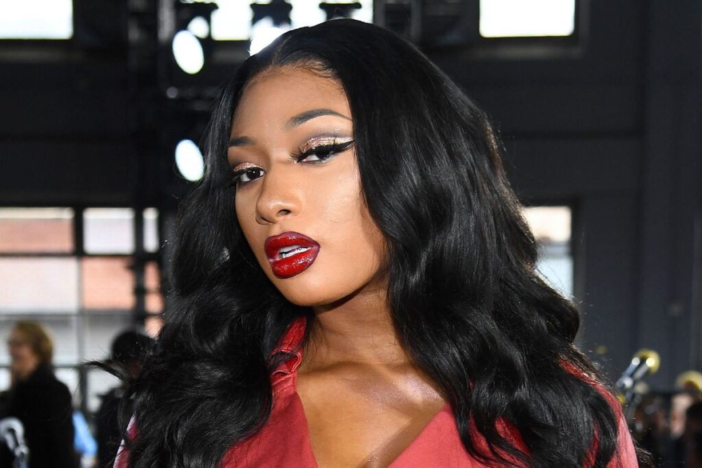 Megan Thee Stallion de regreso al escenario luego del tiro en el pie