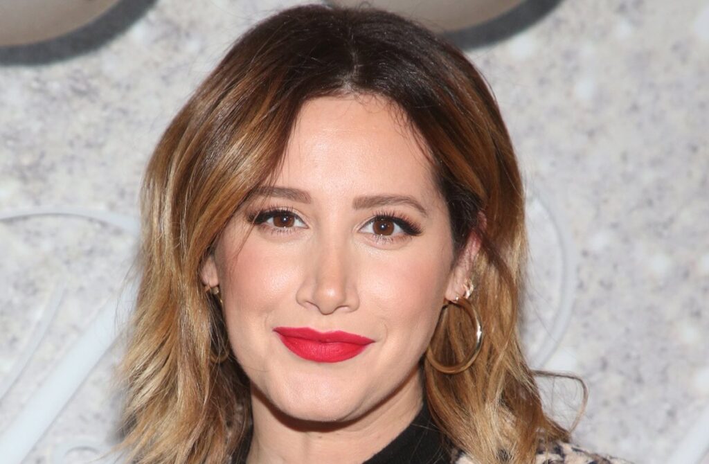 Ashley Tisdale revela que está embarazada y muestra su barriga en la dulce espera
