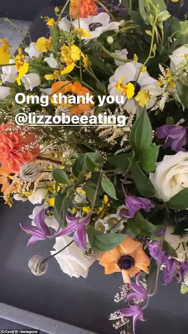 Lizzo felicita a Cardi B por divorciarse del infiel de Offset y le envía flores