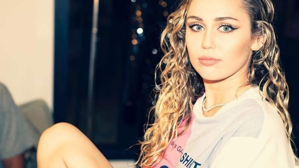 A Miley Cyrus le hizo daño el ser vegana y aquí explica por qué