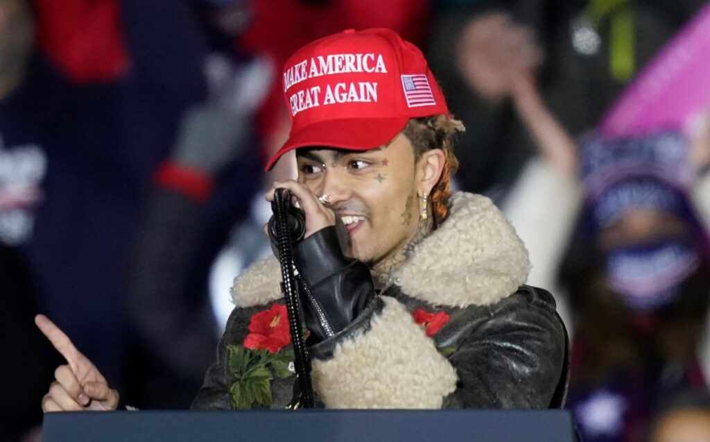 Lil Pump intenta montar un elefante mientras visitaba un zoológico y el animal lo arroja