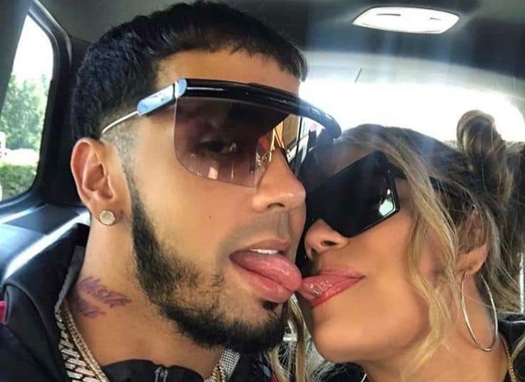 Karol G y Anuel AA aseguran que la sociedad debe tomar su relación como un "ejemplo de ética y valores en la sociedad"