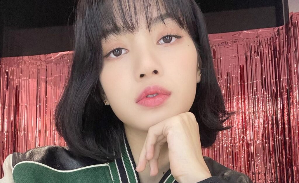 A Lisa de BLACKPINK le encanta hacer llorar a los chicos y lo demuestra en su estampado
