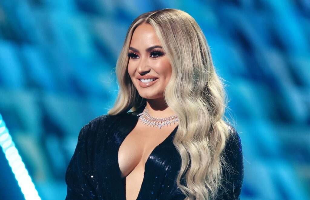 Demi Lovato dice que estrenará una canción para salvar la democracia en EE. UU. Y los memes están fuera de control