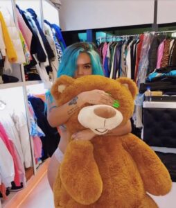 Karol G enciende las redes sociales y deja mostrar parte de su bichota