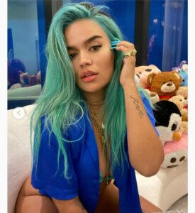 Karol G muestra los melones que se devora Anuel AA y las redes colapsan
