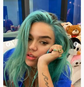 Karol G muestra los melones que se devora Anuel AA y las redes colapsan