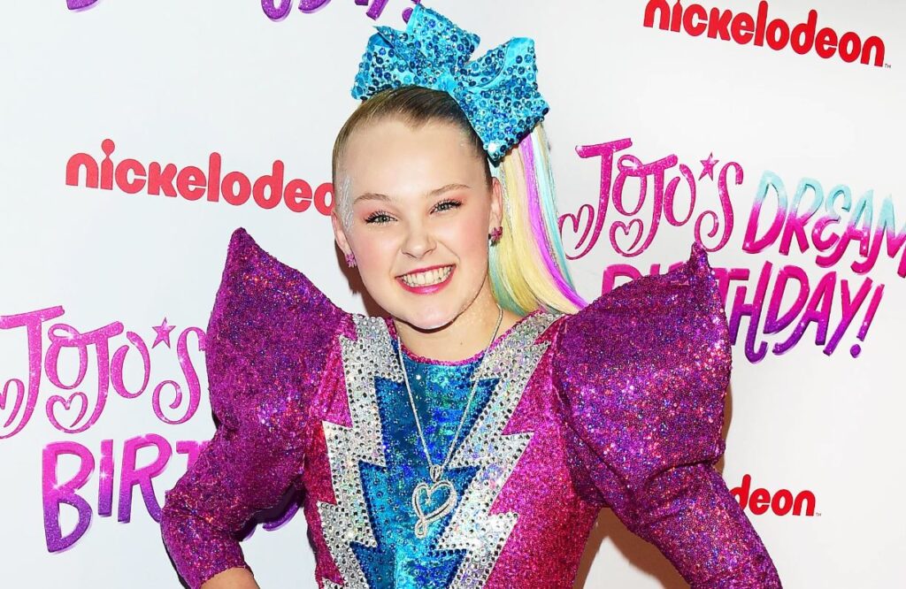 Jojo Siwa sale del armario como gay con una tierna foto