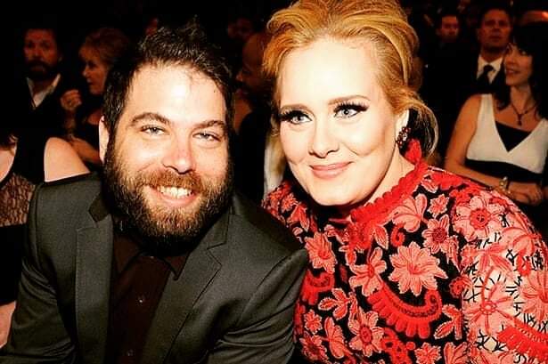 Adele ha sido obligada a no componer canciones sobre su ex marido