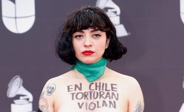 Critican y cancelan a Mon Laferte por ser “Una falsa e hipócrita feminista” tras anunciar colaboración con Arrolladora Banda El Limón