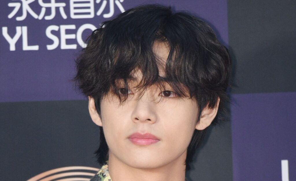 V de BTS fue víctima de acoso escolar cuando era estudiante, lo catalogaban de 'sirviente'