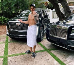 Cantante latino Lunay enciende las redes sociales por candentes fotografías íntimas Cantante latino Lunay enciende las redes sociales por candentes fotografías íntimas