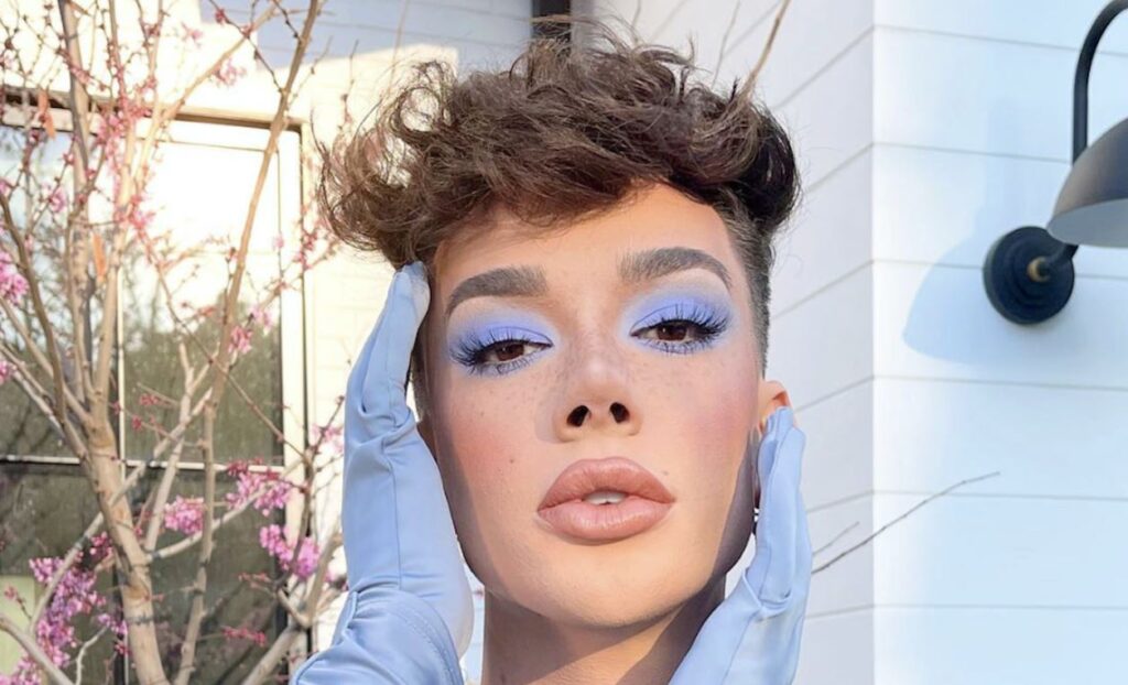 James Charles bajo fuego por enviarle mensajes inapropiados a un menor de edad