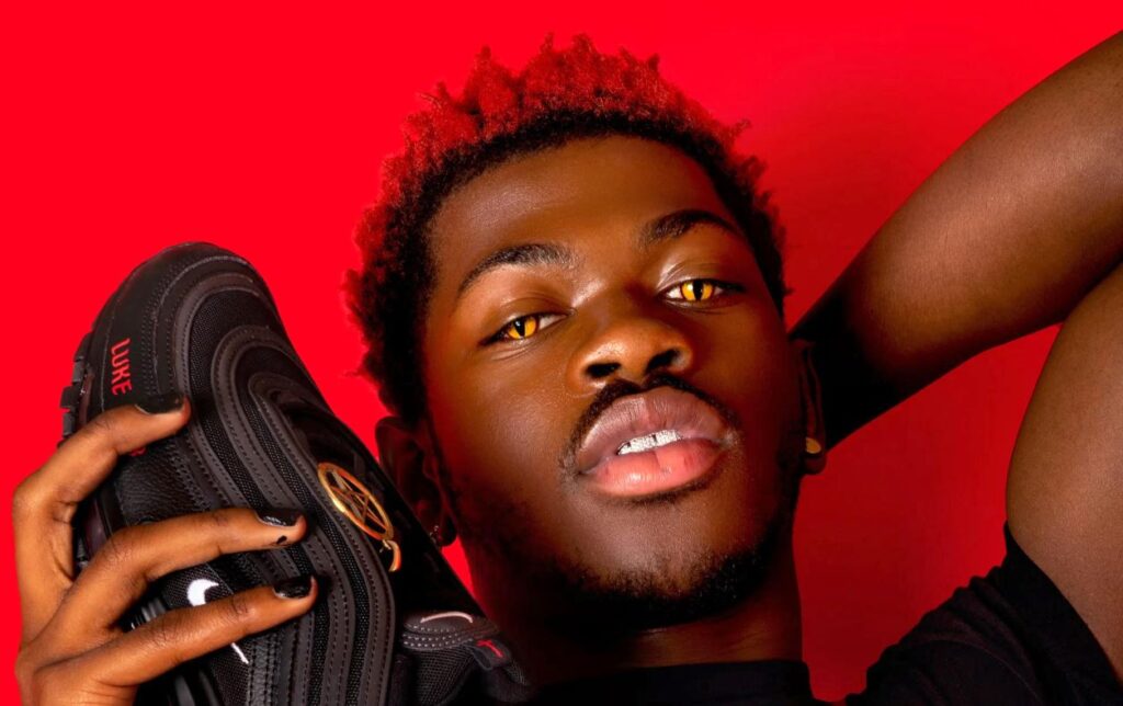 Nike demanda a Lil Nas X por usar la marca sin permiso en sus 'Satan Shoes' con sangre humana en las suelas