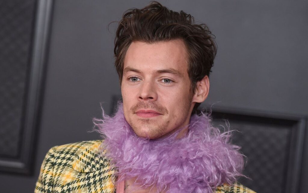 Vea como censuran a Harry Styles en pleno discurso de aceptación durante los GRAMMYs