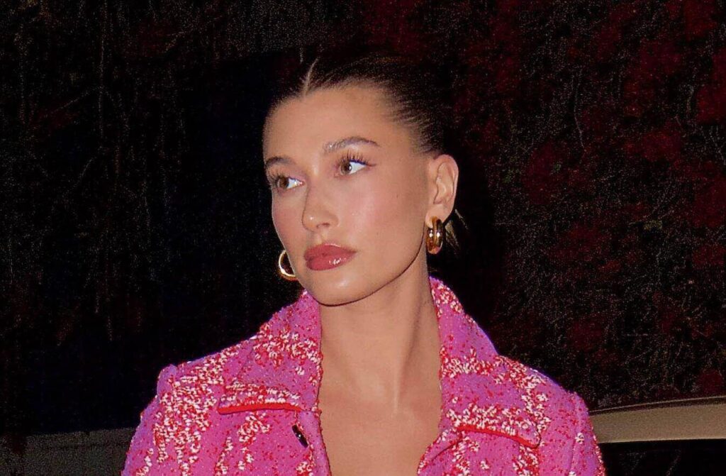 Hailey Bieber lucha con sus inseguridades renunciando al uso diario de redes sociales