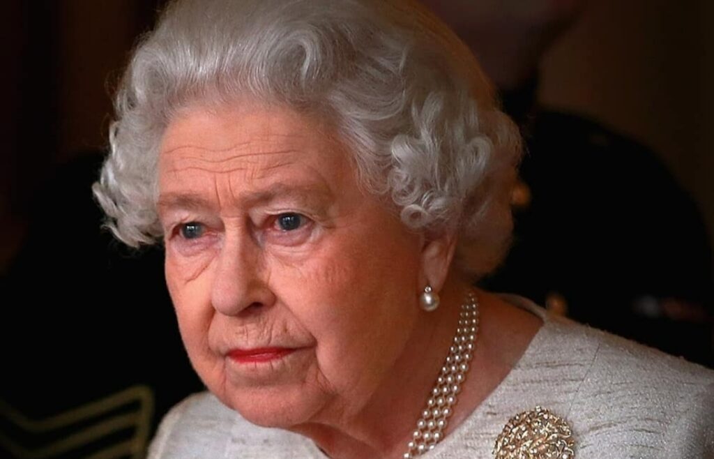 La Reina Isabel II renunciará a su reinado en los próximos días, afirman medios Británicos