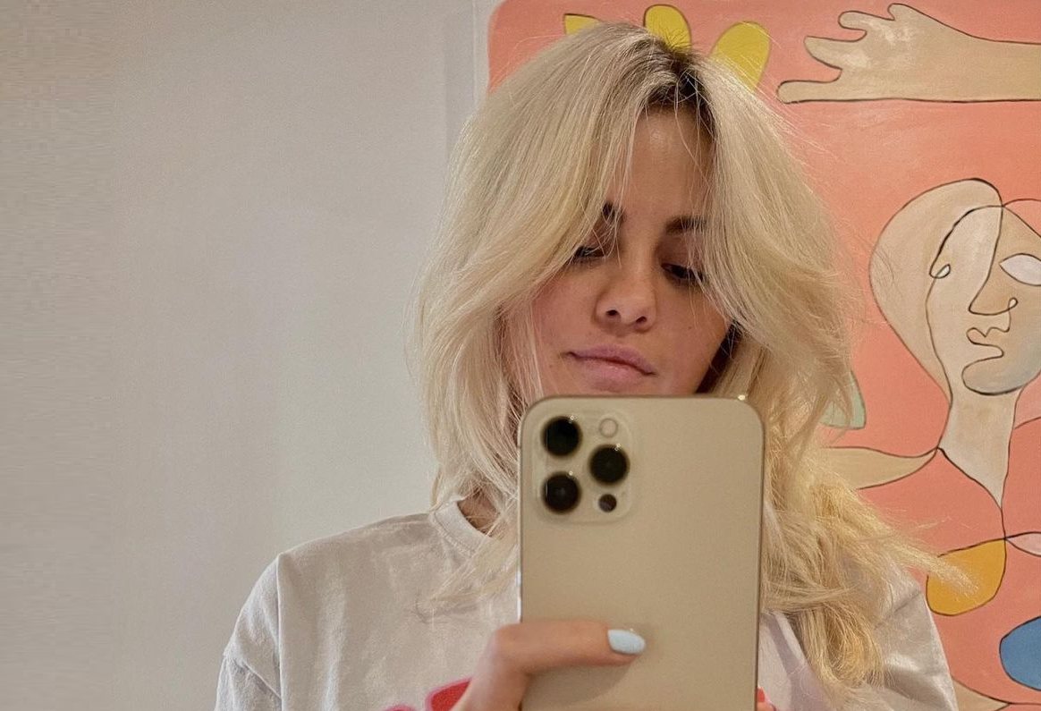 Selena Gomez sorprende en las redes con sus mechones rubios