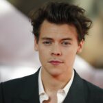 Harry Styles somete a su cuerpo descubierto a las bajas temperaturas