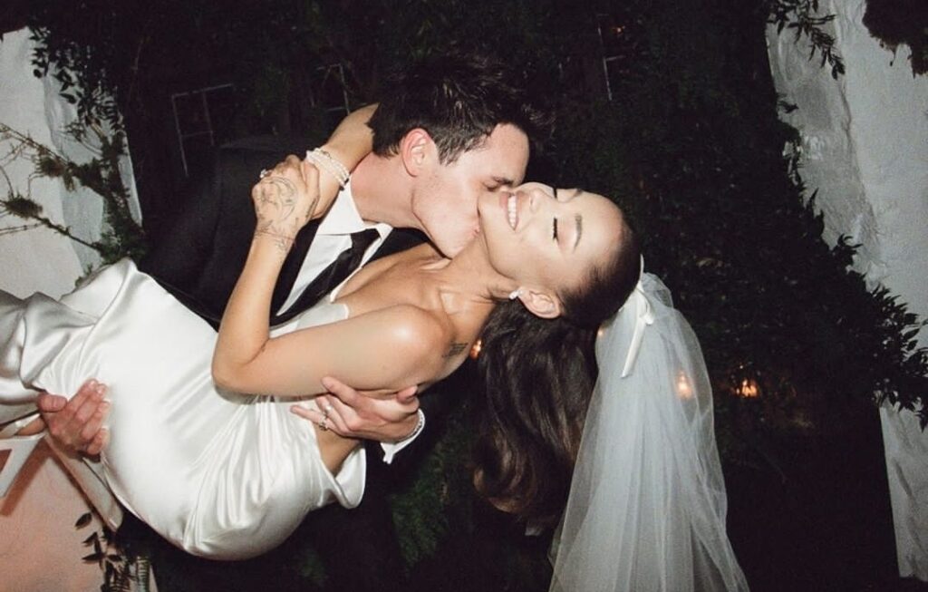 Amigos de Ariana Grande dudan que su matrimonio con Dalton Gómez dure, afirma Entertaiment Tonight