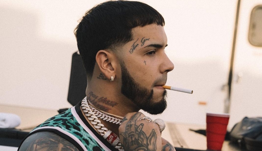 Anuel AA bajo fuego por decir que gracias a él los artistas latinos tienen éxito y reconocimiento en la actualidad
