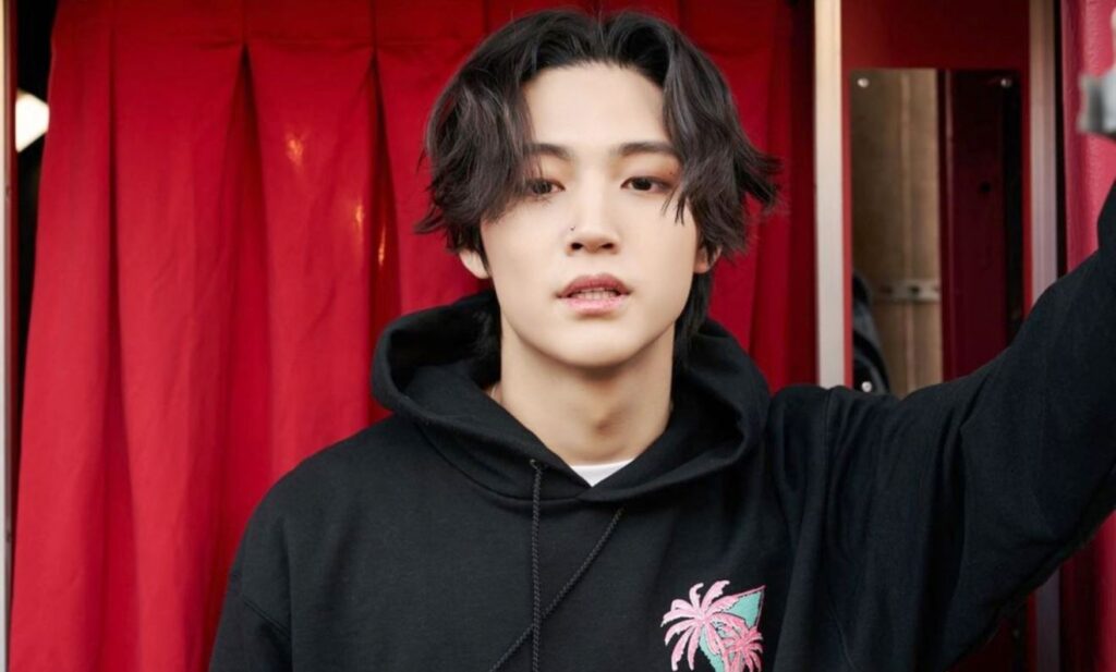 Jay B de GOT7 llama hipócritas implícitamente a los que lo critican por tener fotos +18 de chicas en su pared