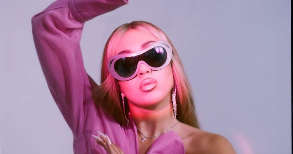 Kali Uchis bajo fuego por publicitar su música con las protestas en Colombia