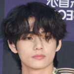 Empresa china bajo fuego por colocar valla publicitaria de Taeyung de BTS sin permiso de ley