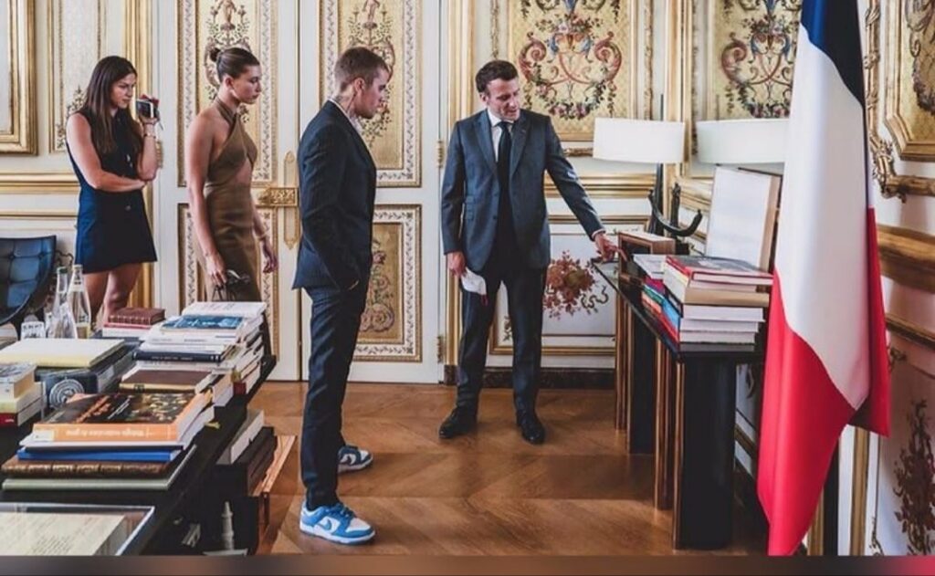 Justin Bieber visita al presidente de Francia y recibe críticas, "Parece un vagabundo