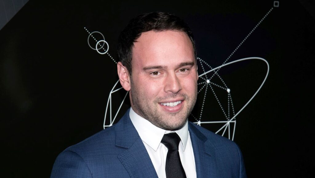 ¡Traicionó a su esposa! Reportan que Scooter Braun ha embarazado a su amante y las redes lo degollan de críticas