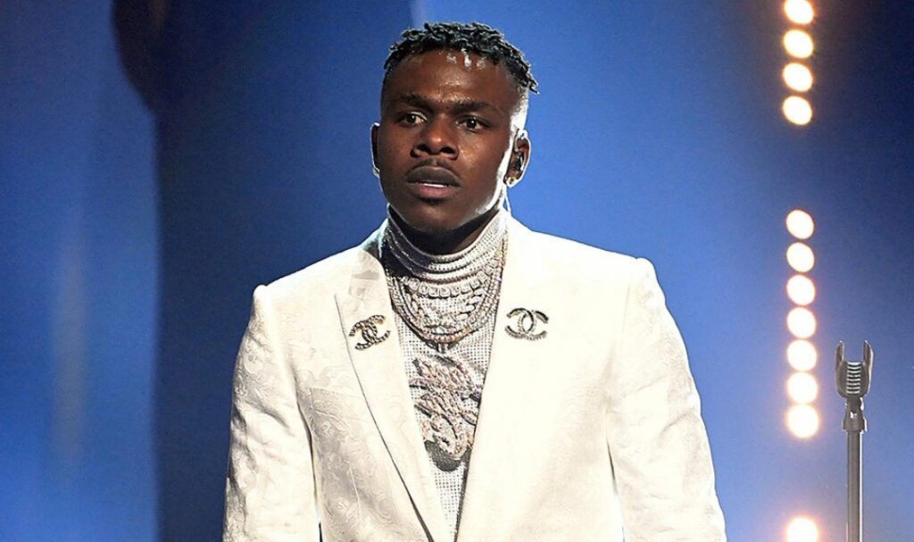 DaBaby es atacado por un zapato lanzado por uno de sus fanáticos descontentos