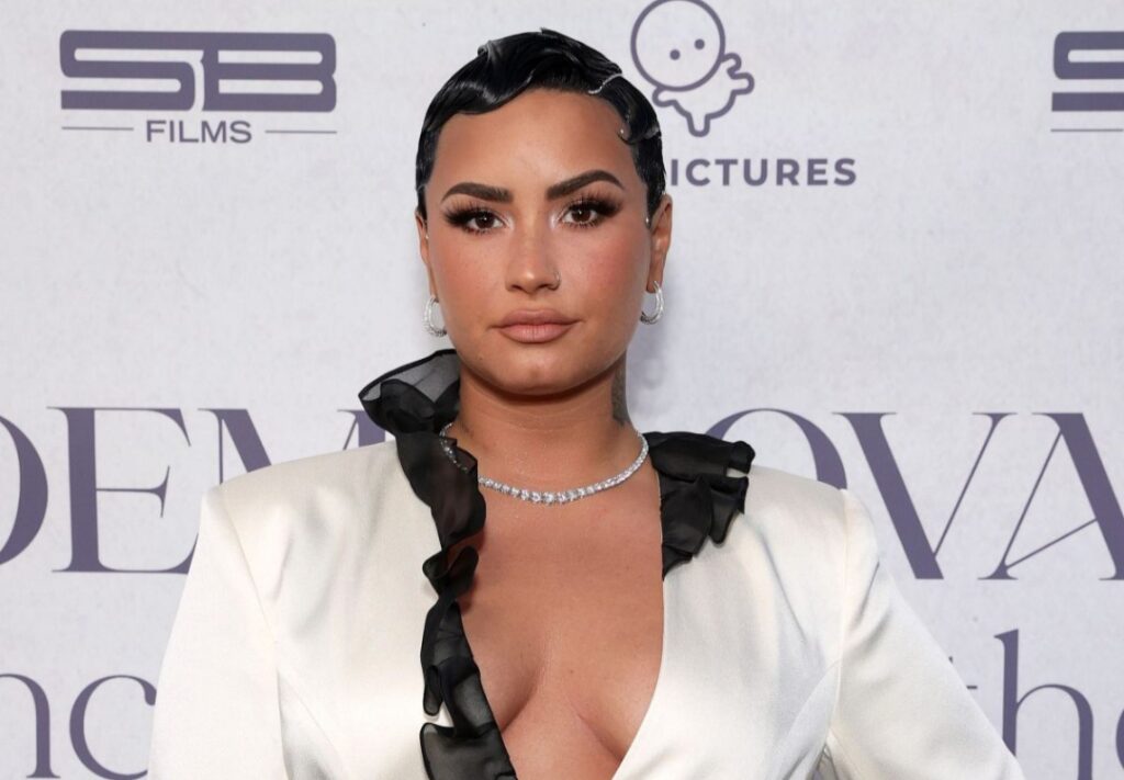 Demi lovato anuncia su primera escena +18