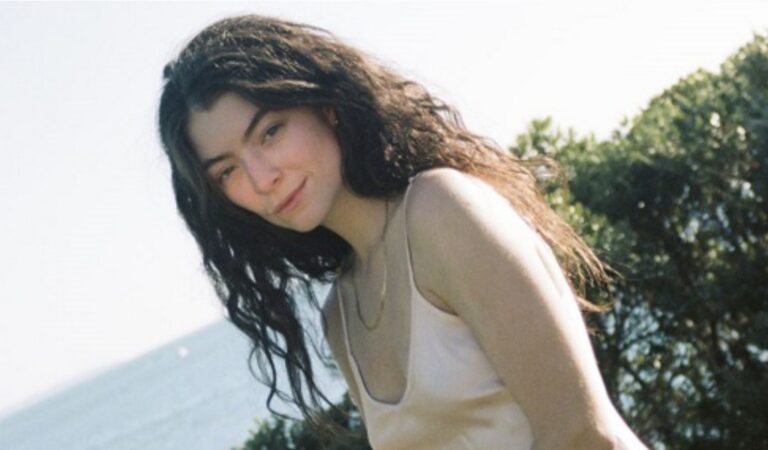 Lorde se embriaga/emborracha en pleno programa de televisión totalmente en vivo