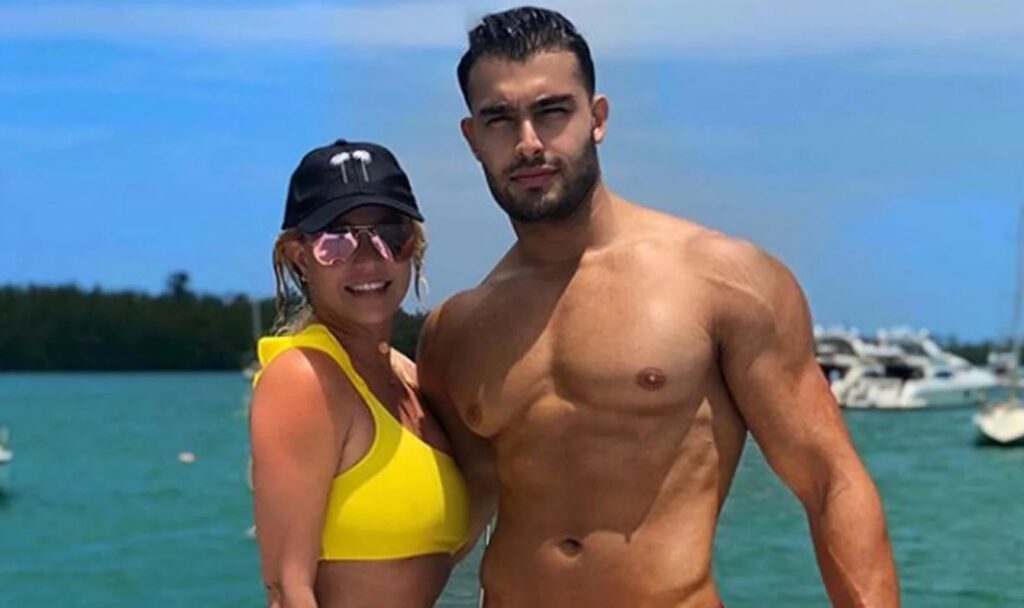 Novio de Britney Spears es un manipulador cazafortunas según equipo de la cantante