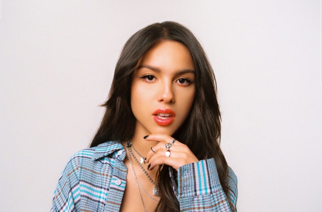 Se confirma la relación de Olivia Rodrigo y Adam Faze en nuevas fotos