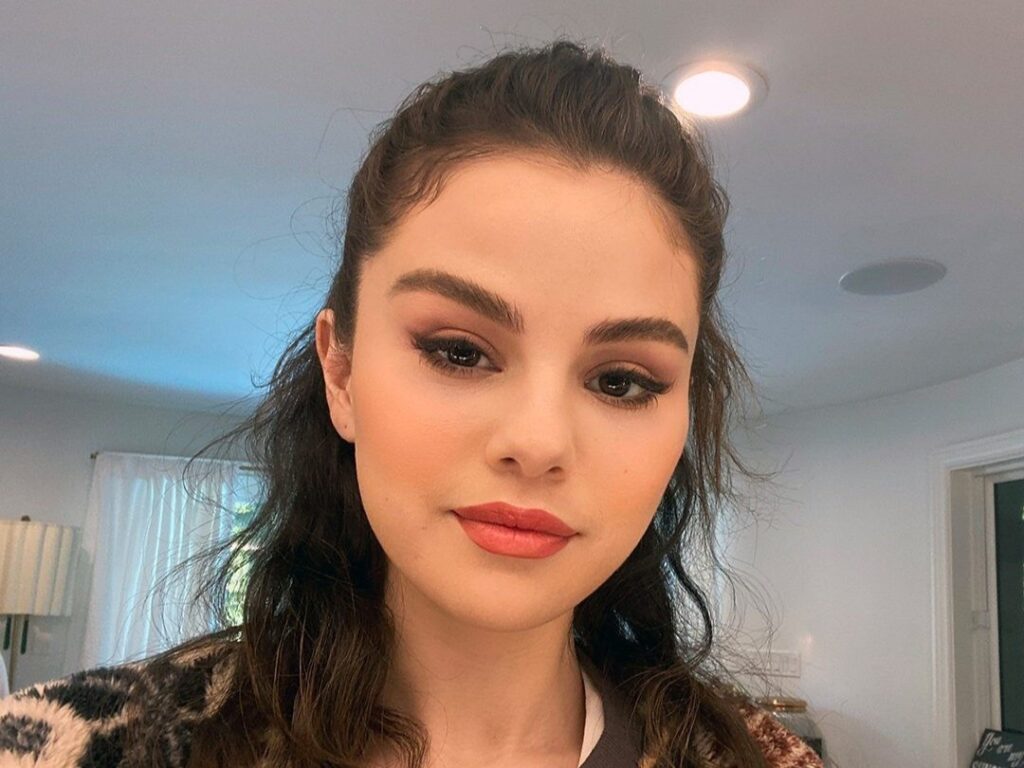Selena Gomez se ve envuelta en rumores de citas con un jugador brasileño