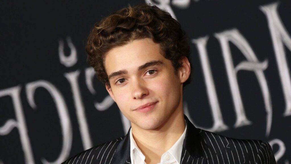 Joshua Bassett revela que fue "sometido a mucha homofobia" tras sincerarse sobre su sexualidad