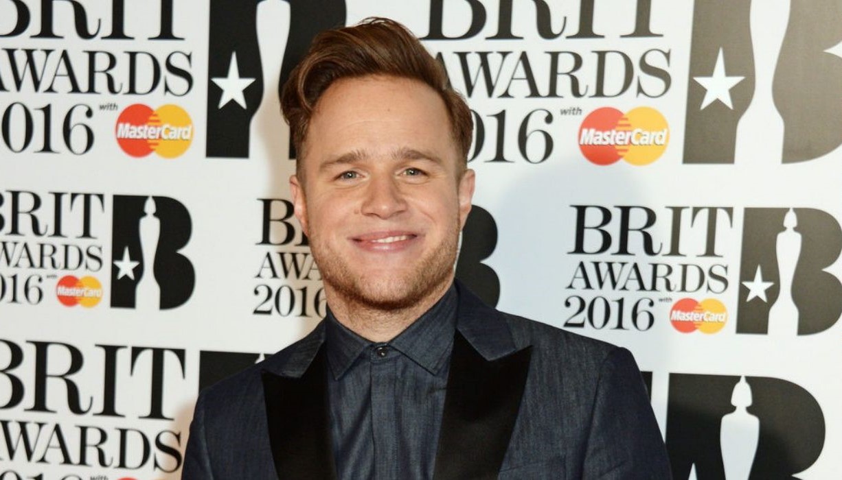 Olly Murs sufre terrible accidente en el escenario que lo llevo directo al hospital