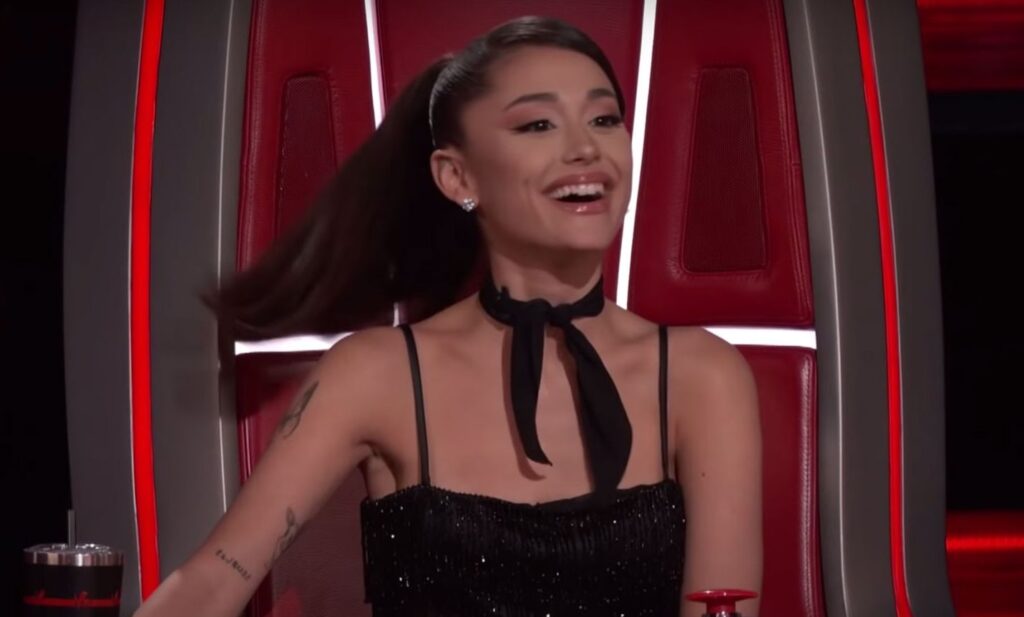 Ariana Grande se propone pagar el 'beep' de censura a sus groserías en The Voice