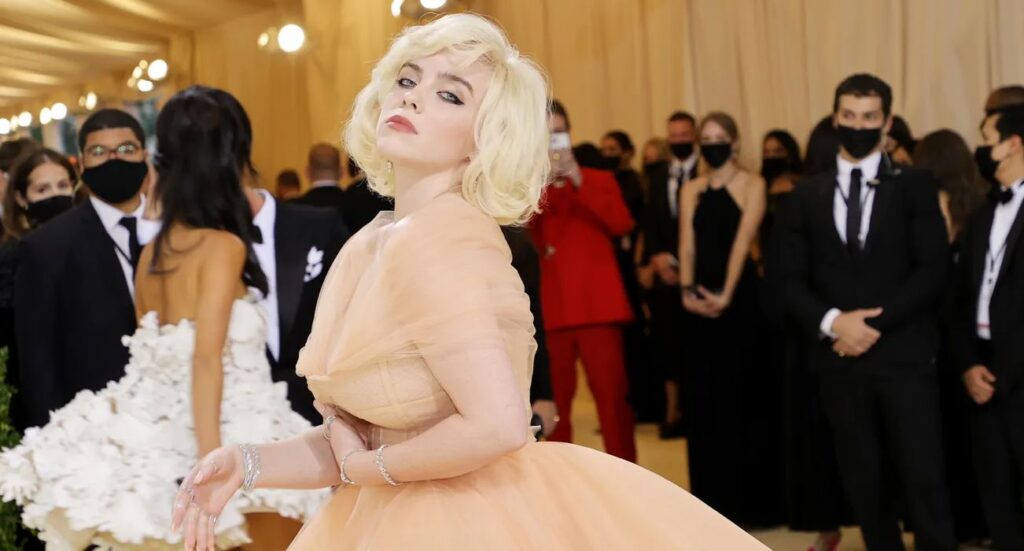 Billie Eilish perdió 100.000 seguidores en Instagram tras mostrar su senos