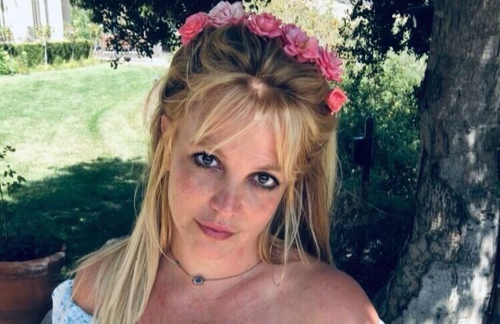 Britney Spears es libre de la tutela de su padre y celebra pilotando un avión