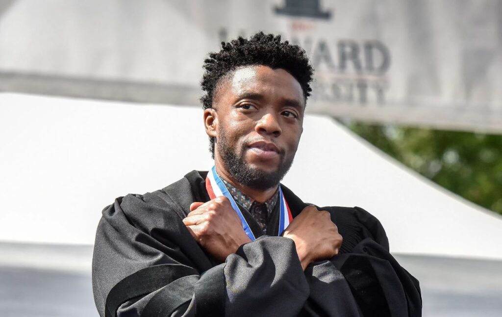 Chadwick Boseman recibe homenaje por la universidad donde estudió