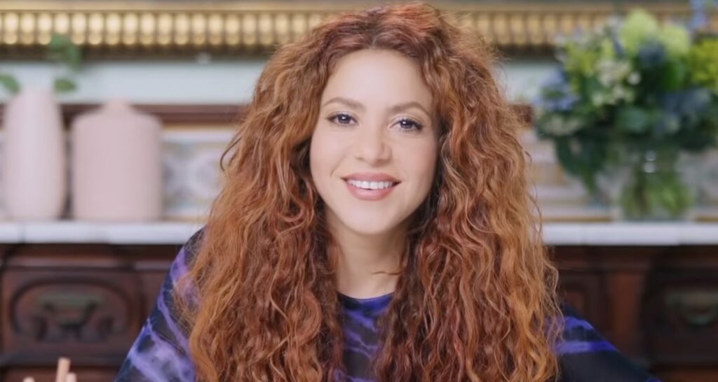 Shakira y su hijo son atacados por jabalíes que roban sus pertenecías